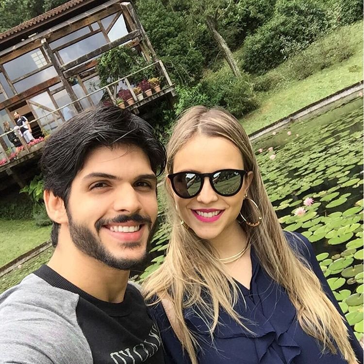 chamelt0car's tweet photo. BOA TARDE JELU shippers ,passando apenas p enaltecer a beleza desse casal #bbb18 https://t.co/JpUtUEFvKV