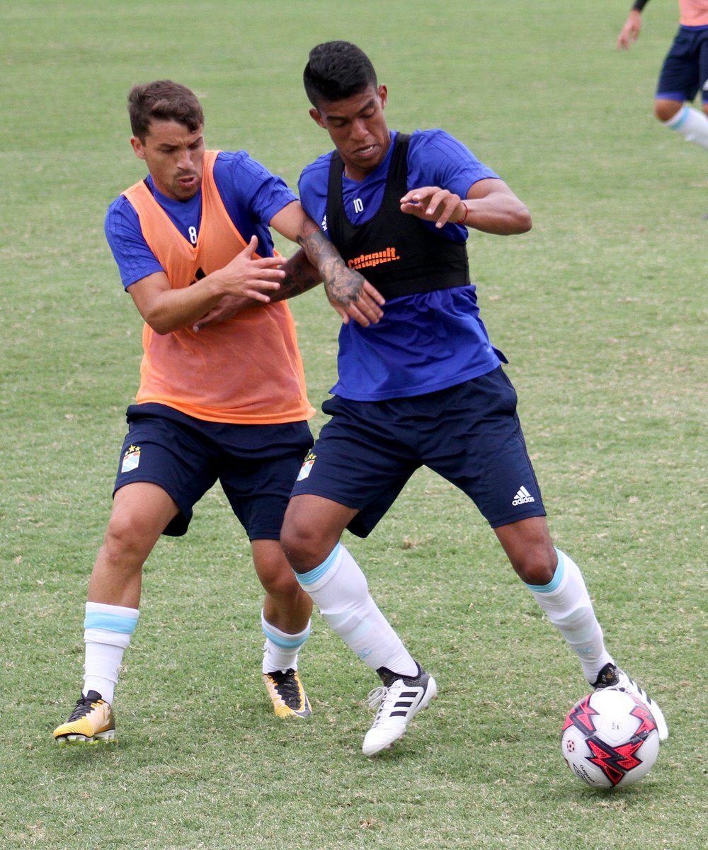 ClubSCristal's tweet photo. 📸Imágenes de los partidos amistosos entre el primer equipo y la Reserva de #SportingCristal en La Florida. ⚽️👏 https://t.co/1c71shEouG