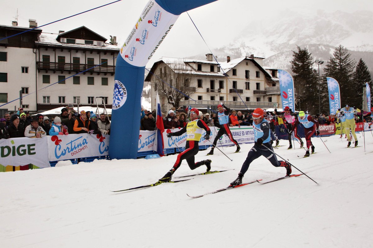 cortinadolomiti's tweet photo. #granfondocortinadobbiaco: 1° e 2° #TordAsleGjerdalen e #AndreasNygaard (NOR), seguiti #SergeyUstiugov (RUS). Sul gradino più alto del podio femminile, la #BrittaJohanssonNorgren (SWE), seguita da #KaterinaSmutnà (CZE) e da #LinaKorsgren (SWE).
📸 #Newspower
#mycortina #dolomiti https://t.co/ciVfm6pRJD