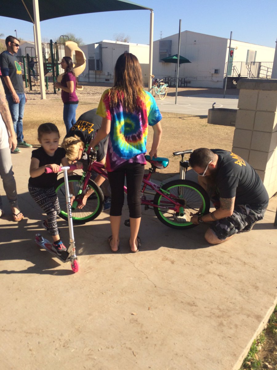 HighlandParkEl's tweet photo. Bike rodeo still going on!! Join us until 11am!! #bikesafety #helmet #communityservicecommittee https://t.co/c9vY31z5Cn