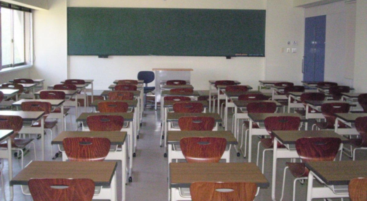 brewerhm's tweet photo. Say no to rows! Schools should not have classrooms that look like this! It’s obsolete! https://t.co/9qe0dsvGkB