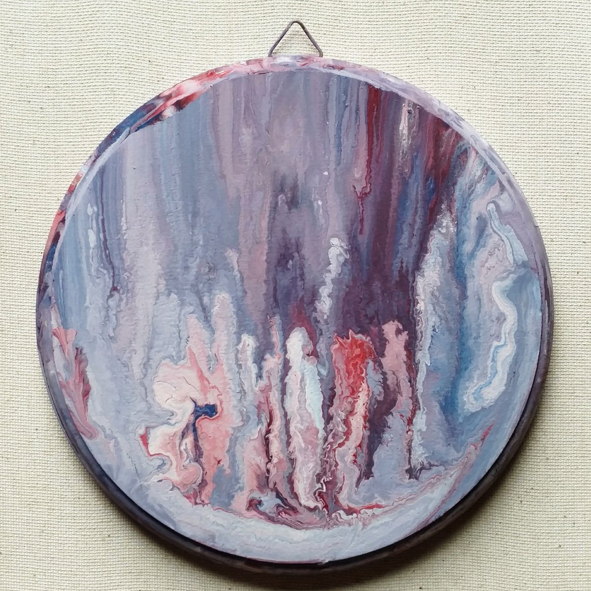 AlOlaffsonArt's tweet photo. Ghosts in the Rain
#ghost #spirits #spirit #rain #somethingdifferent #dippainting #acrylicart #acrylic #circularcanvas #artforsale #artiste #artist https://t.co/yi9we0GGFF
