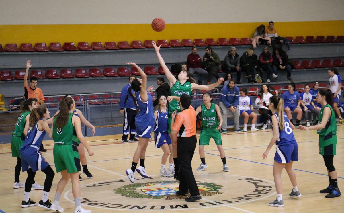 joventutfemeni's tweet photo. Comencem la tarda amb victòria #junBJF 65 @Basquet_Neus 37 #continuemInvictes #ResultatsJF #BadalonaEsFutur @Esports_bdncom https://t.co/XYRYcURubs