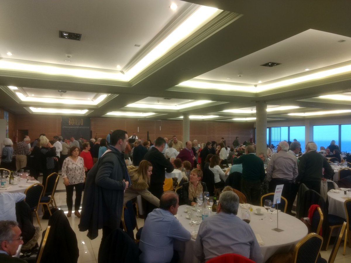 paseargalicia's tweet image. #Nontodovaisercomer. Agora A bailar para facer a dixestión do #botelo no #MiradordeSanPedro durante a  V  @festadobotelo de #ACoruña #festabotelo2018 #festabotelocoruña #grangalaxiabotelo #Imbotelothinking #ekipoturvegal #invernoturvegal18 #paseargalicia