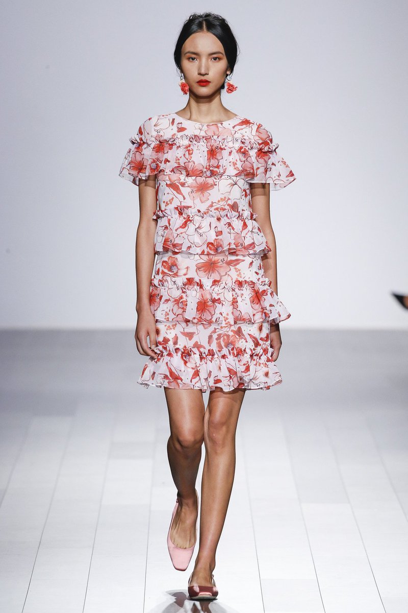 BadgleyMischka's tweet photo. Badgley Mischka SS18 #BMSS18 https://t.co/ROIlrWKrpr