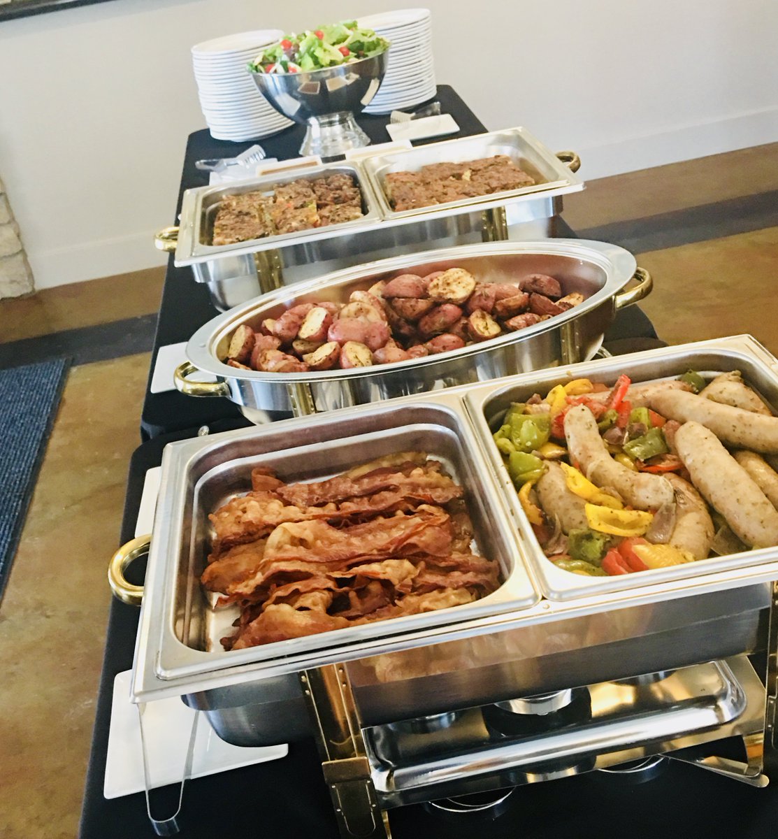 We’re serving brunch again tomorrow morning at il Forno Ristorante from 10am-2pm. Bring the family for a country Italian meal featuring all your favorites. You'll then be ready to settle in for the big game later in the day! No reservations. villabellezza.com/Events/Upcomin… #SundayBrunch