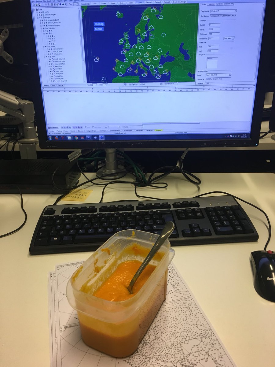 Even tussendoor pittige pompoensoep verorberen 😋#workworkwork #weerbericht #rtlweer #dinnertime