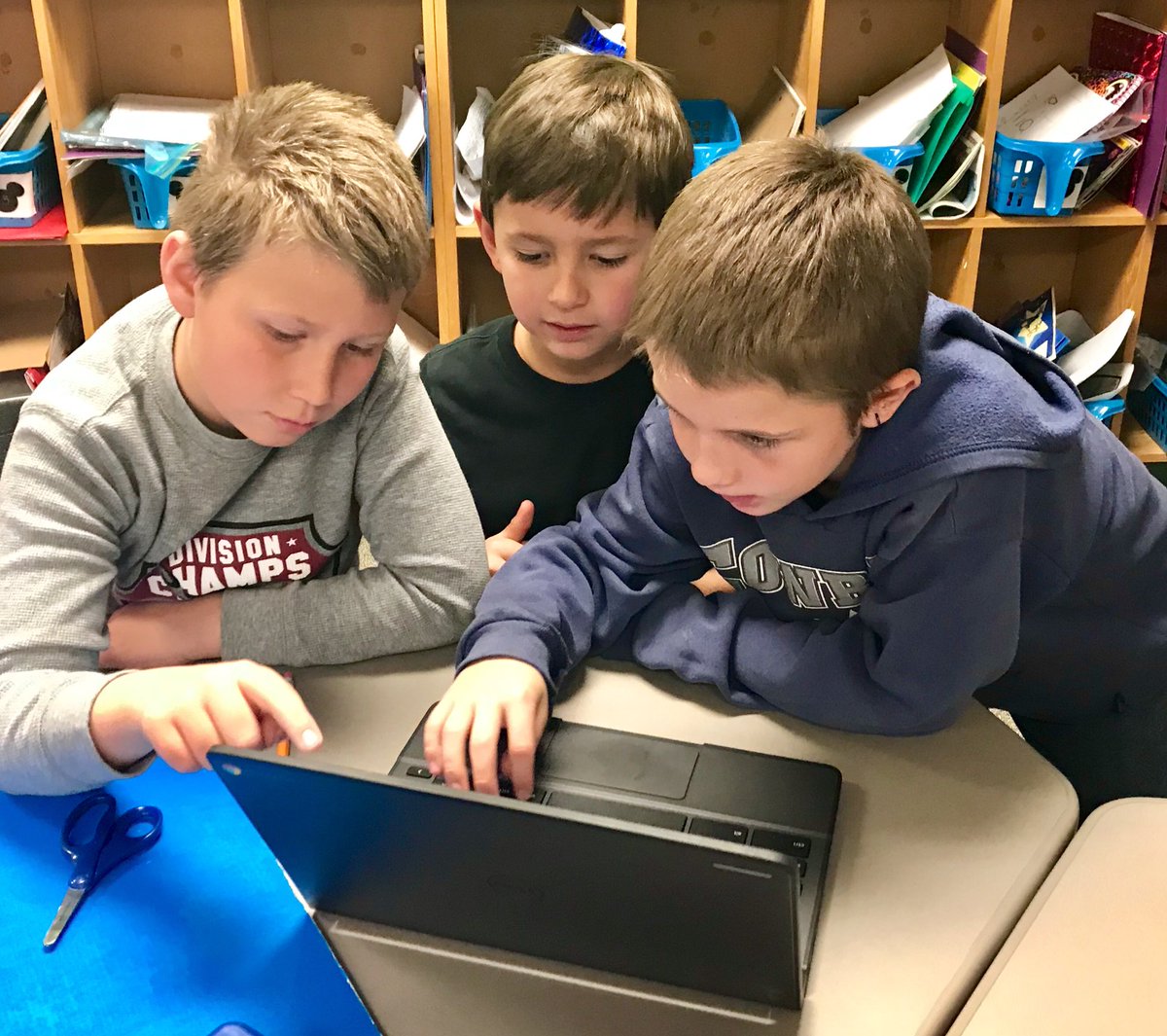 GingerBryan15's tweet photo. Our #writingbuddies are so helpful! @PYAdams87 @ActonElementary #projectinggreatness #weloveAES https://t.co/2UHJgQ6mTn