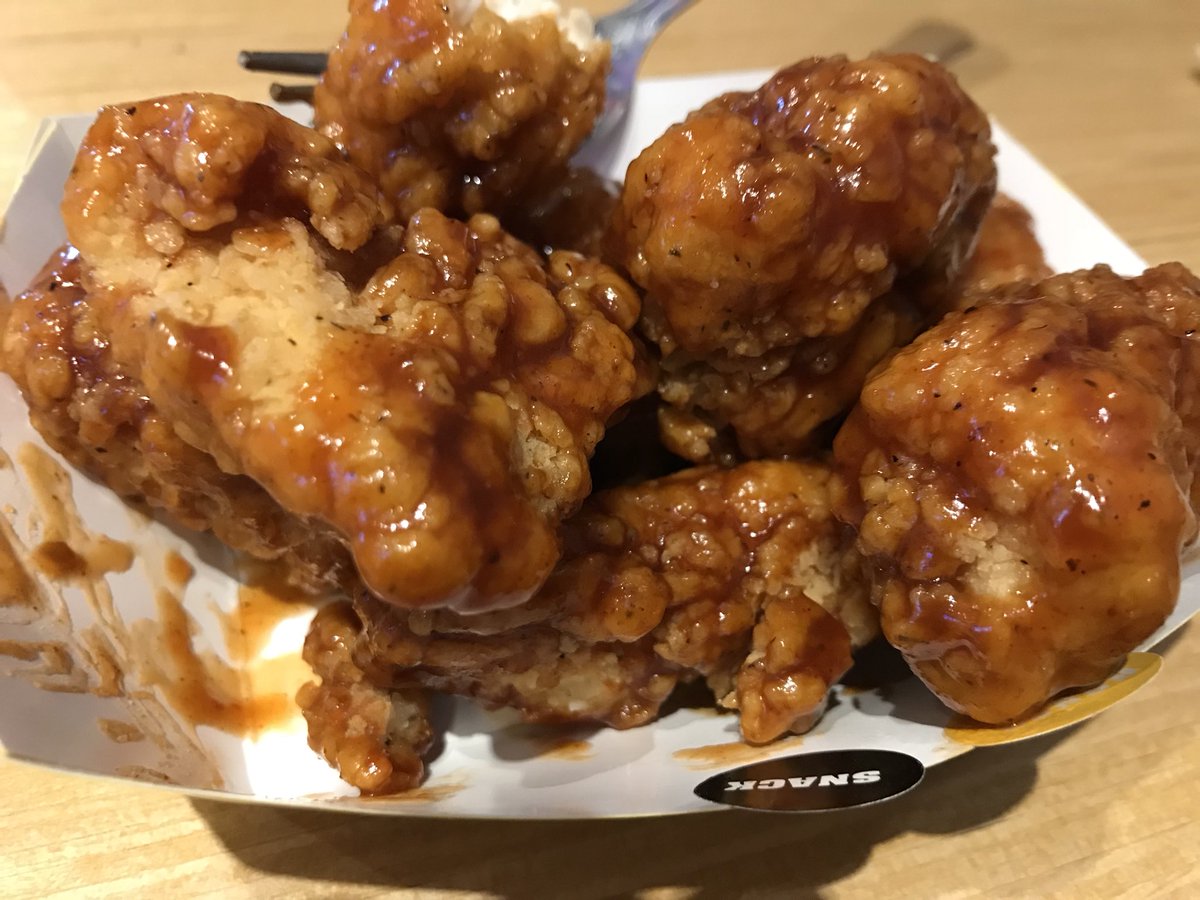 DavidWhisenant's tweet image. Props to @BWWings.  I grossly underestimated the temp of the wings I ordered.  They replaced them with the milder version at no charge. #mouthonfire #stillsweating #feeltheburn #milkplease