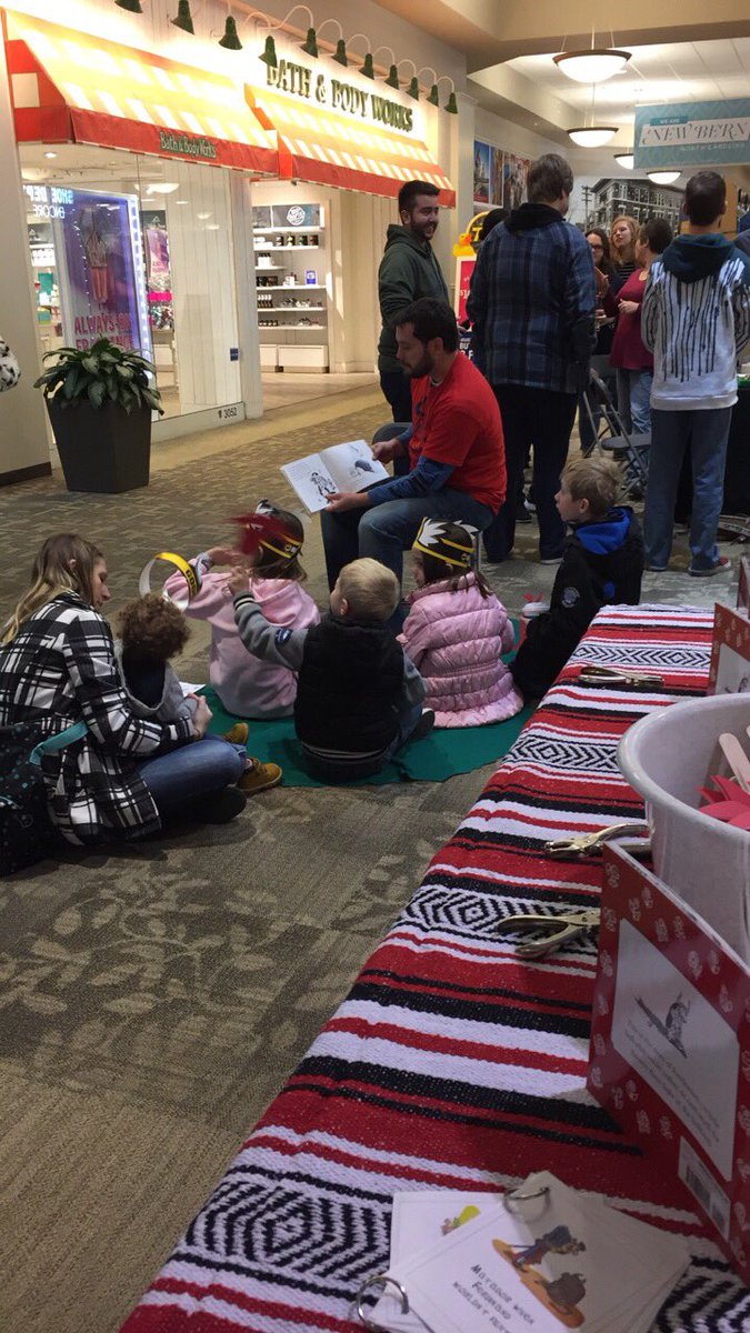OaksRoadOwls's tweet photo. We are having a great time at #ReadingFunDay! #FerdinandTheBull #BullieveInYourSelf #FindYourStrength https://t.co/0Uzs5wSrZn