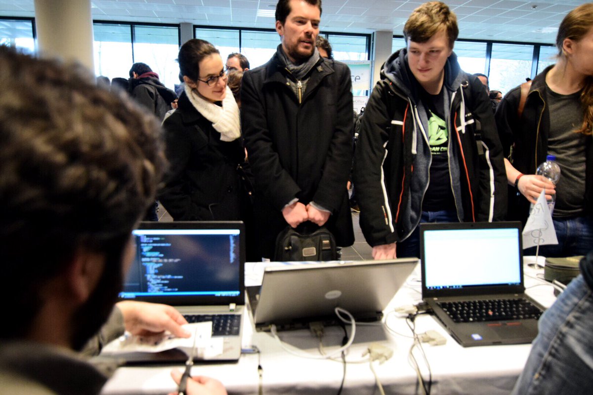 reactos's tweet image. An amazing day in #Fosdem2018 ! 50% of the attendees knew about #ReactOS already! A nice progress since last Fosdem..