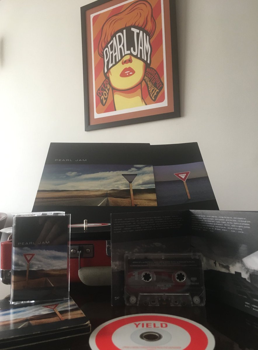 PearlJamCOL's tweet photo. 20 years of this!!!!
Thanks @PearlJam
#PearlJam #Faithfull #Yield20 https://t.co/IHjKXdJ371