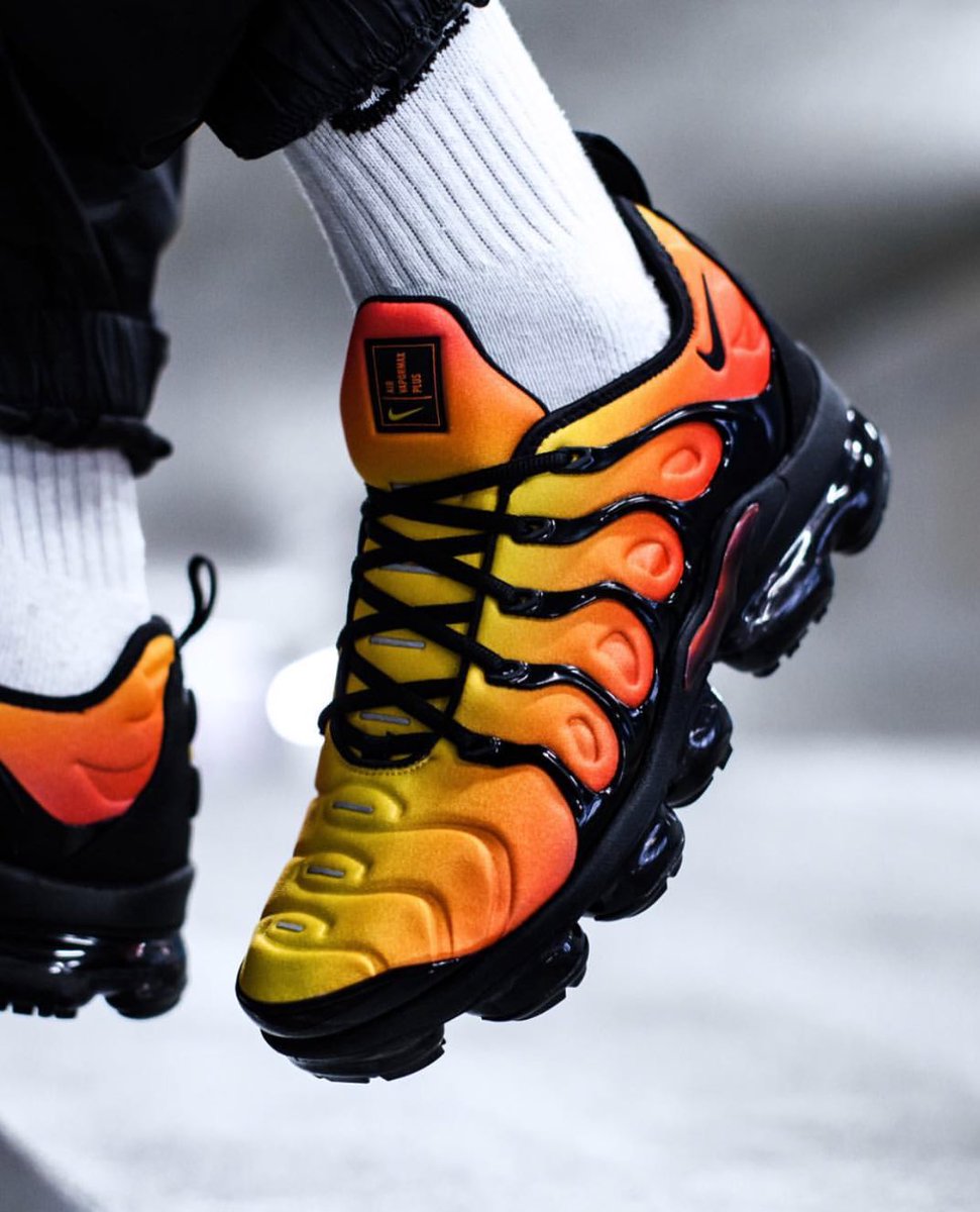 PureDopeKicks's tweet photo. Air Max Vapormax Plus “Sunset” are tough! 🔥| Would you wear these? https://t.co/NkrLnlJUfq