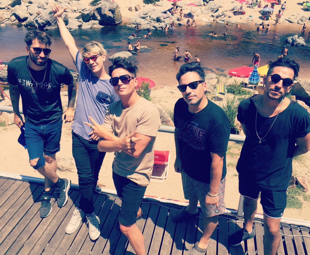 FOXLEYoficial's tweet photo. Ya estamos en el Parador #ZebraBeach Se viene en breve @gamba1063 #RockLiving🙌🏻
Los esperamos!
Medianoche estamos en @ZebraMeGusta 🙌🏻 https://t.co/8HLzrLJ7U6