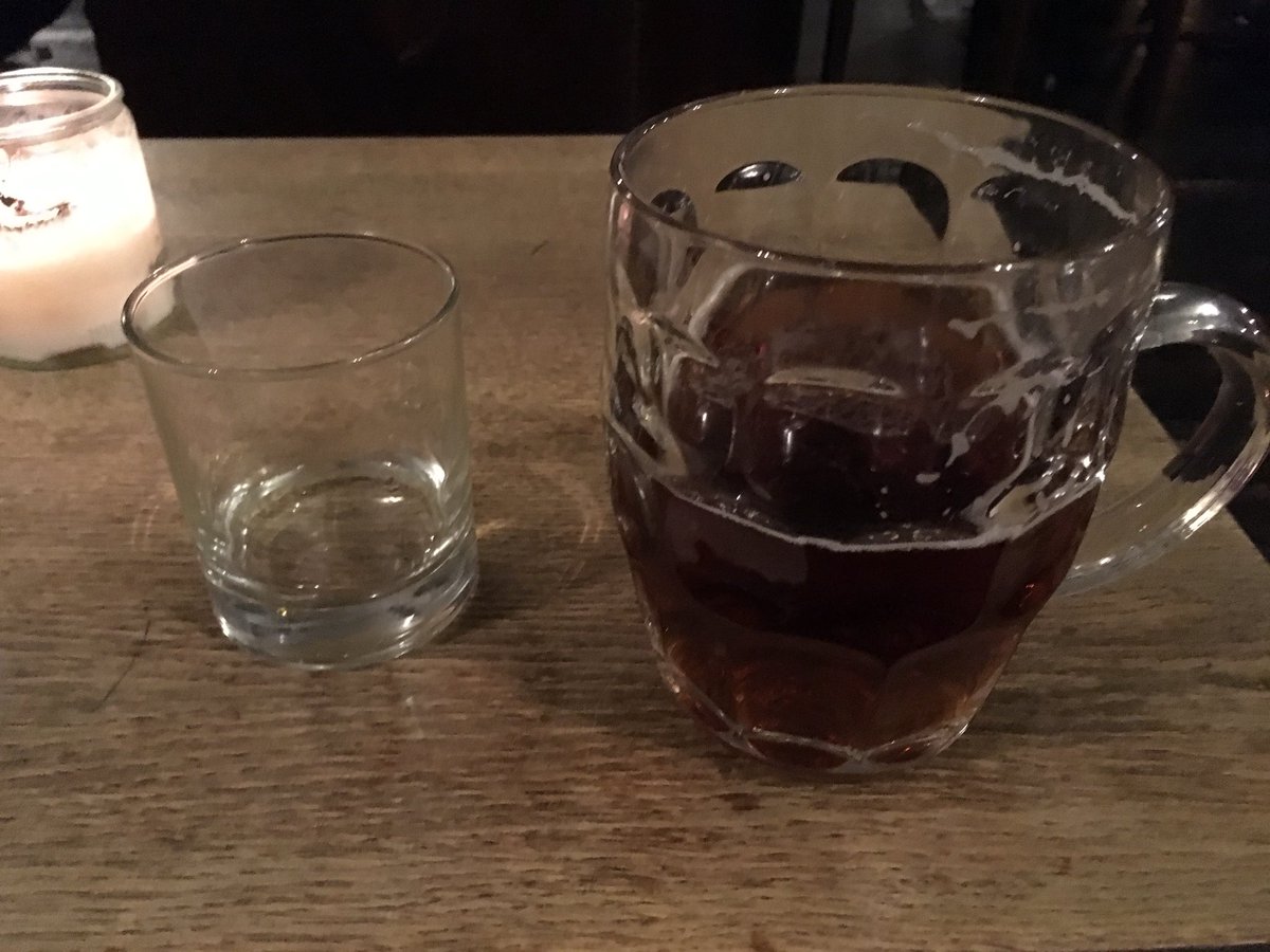 WhiskyWomble's tweet photo. A wee haufnhauf doon th local! https://t.co/Znl00AdZum