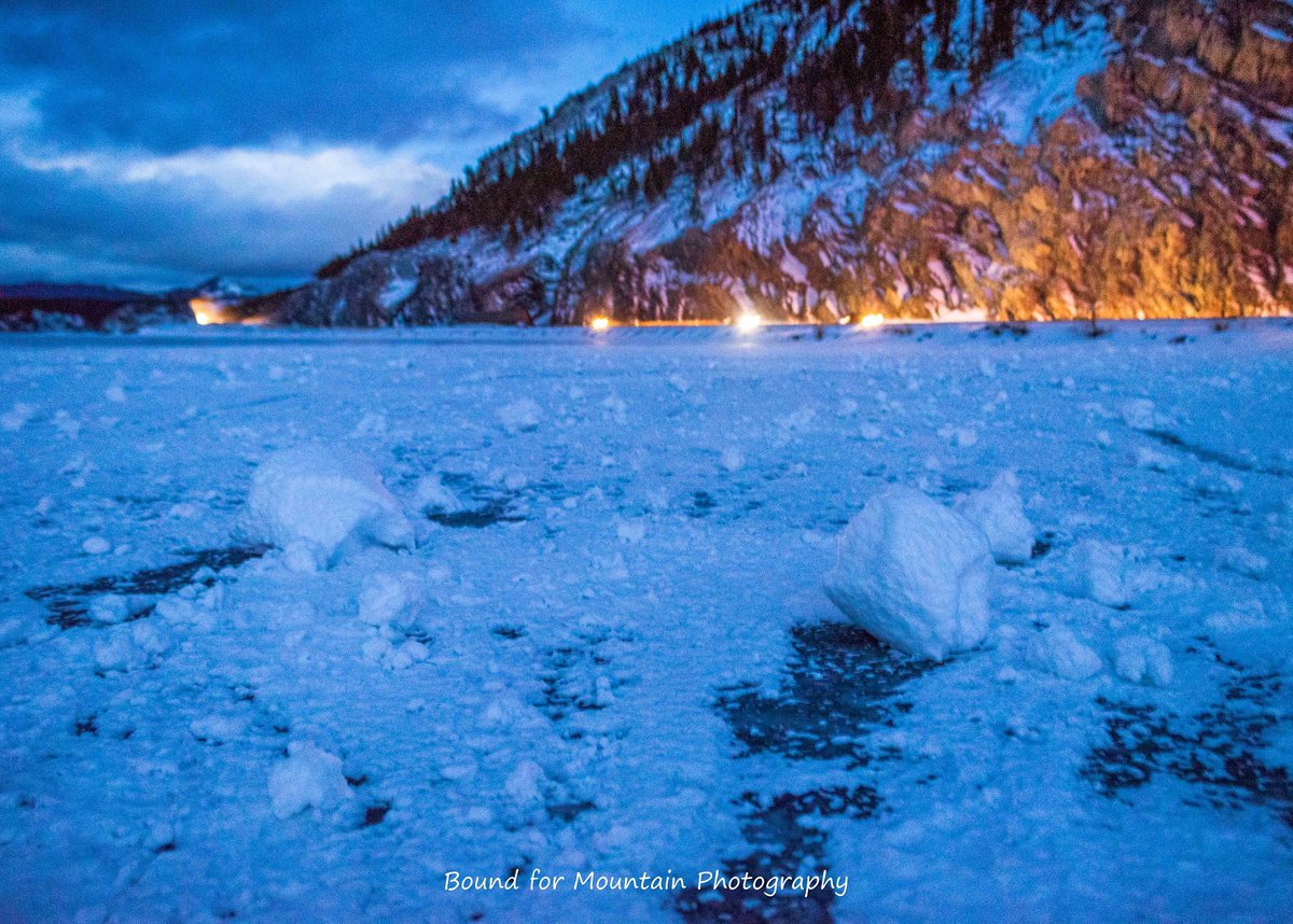 bnd4mntn's tweet photo. Chinook warm + classic southern Albert winds = #snowrolllers on Crowsnest Lake! #findyourselfinthepass https://t.co/FezxY6kFEd