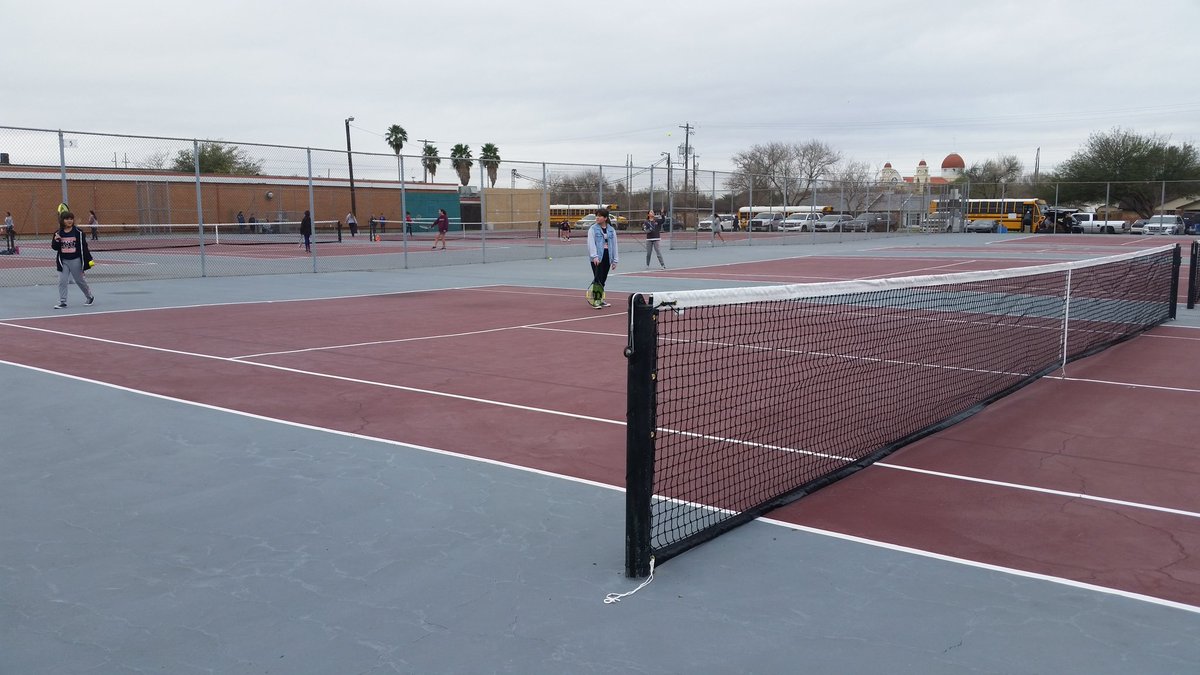 ccfishingcoach's tweet photo. Tom Browne ladies doing work at the tennis tournament in calallen...go Bears! https://t.co/iG3054MNeV