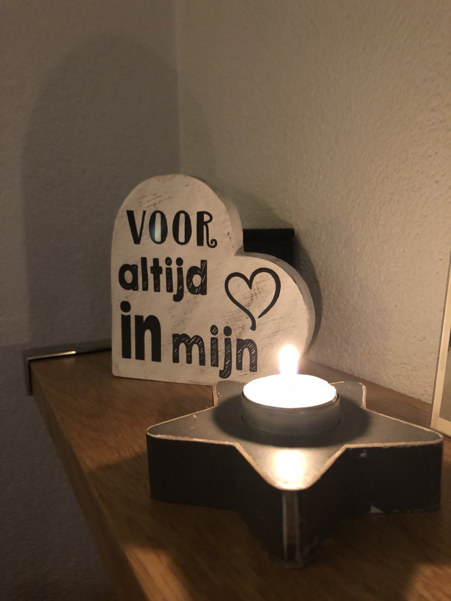 Een kaarsje branden voor mijn vader. Helaas moeten wij hem vandaag alweer twee jaar missen⭐️