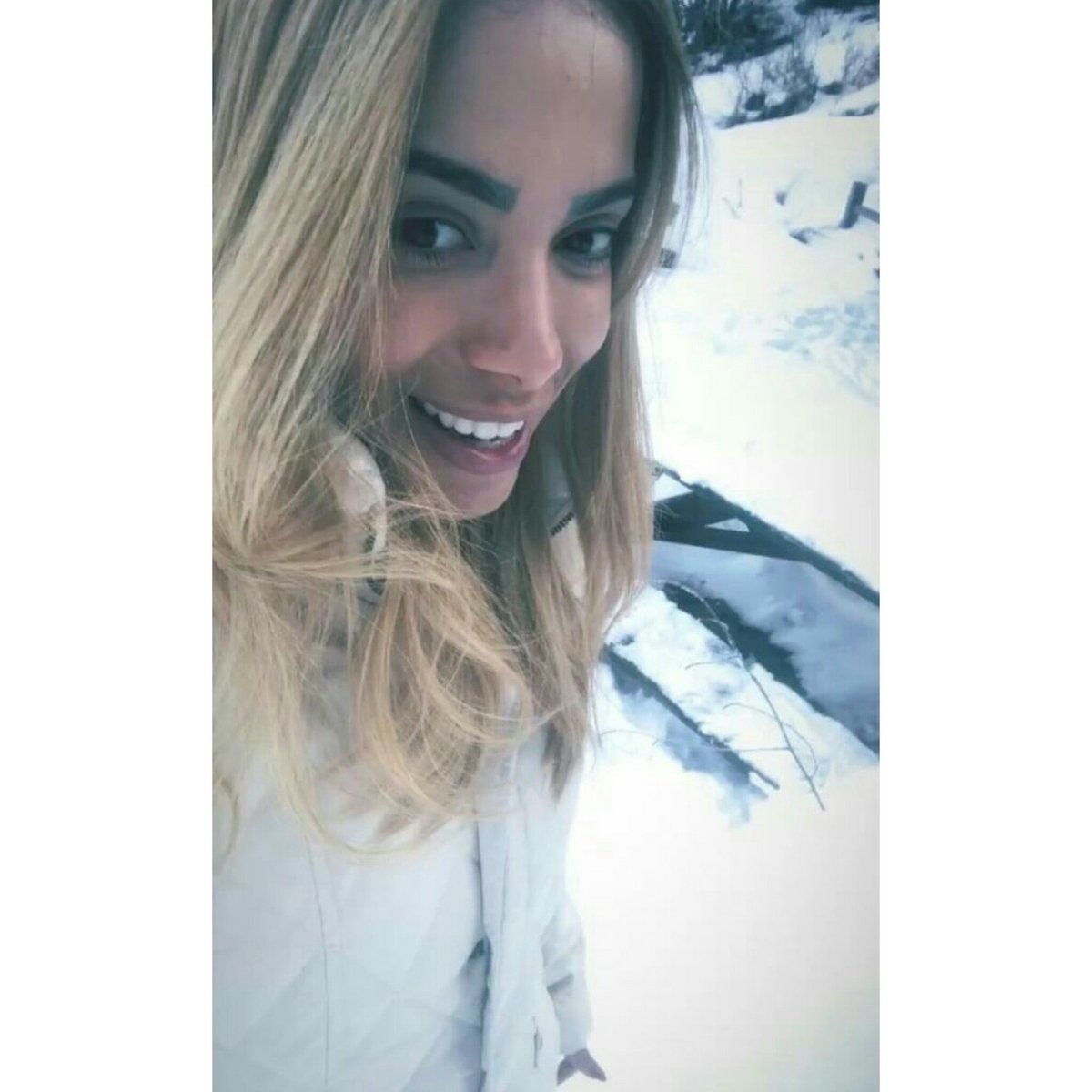 central_anitta7's tweet photo. 💙⛄💙

#Anitta #SocialStarAward #iHeartAwards https://t.co/euDq9QnKfE