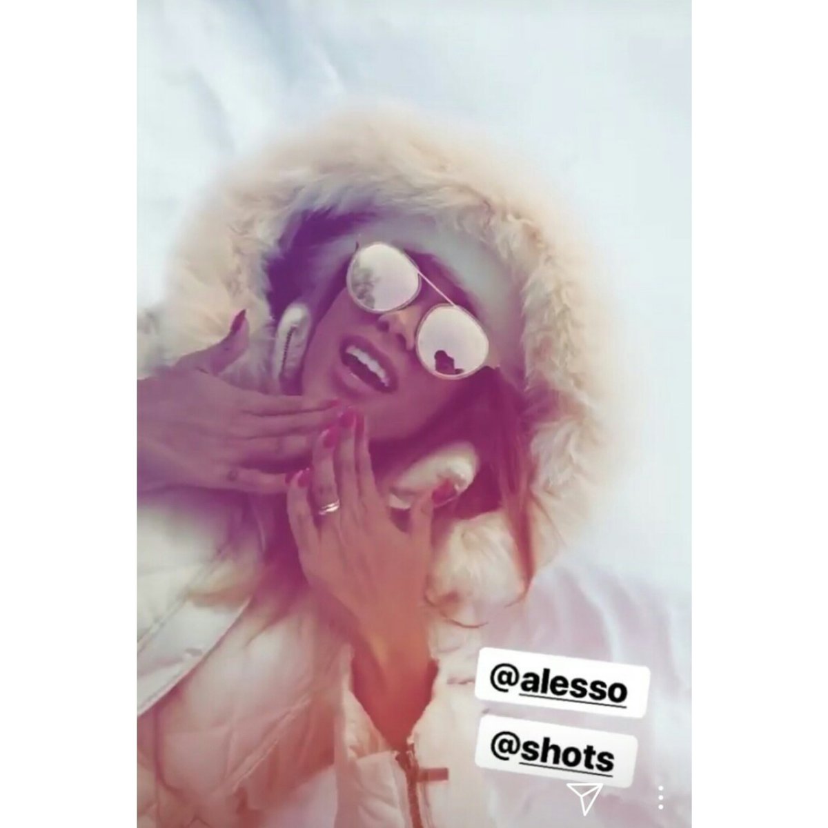 central_anitta7's tweet photo. 💙⛄💙

#Anitta #SocialStarAward #iHeartAwards https://t.co/euDq9QnKfE
