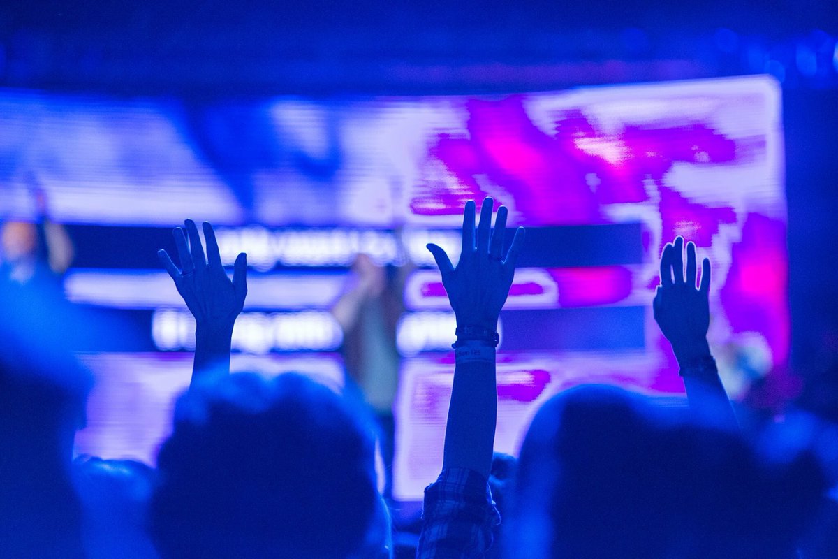 penndelyouth's tweet photo. What’s happening this year at Youth Convention? MORE of this! 
Powerful worship and time at the altar. 

Who__are__you___inviting? https://t.co/rI99XcMTOG