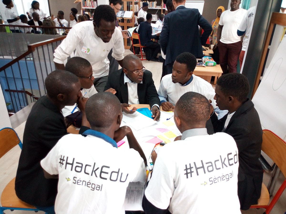 feusseul's tweet photo. Après une journée très riche de réflexion et d'échanges pour réinventer l'éducation de demain, 6 projets innovants seront présentés devant un jury avec la présence de l'Ambassadeur de la France au Sénégal
#HackEdu 
#FundEducation 
#EducationsEnPartage
#FinancerLeducation
#kebetu https://t.co/PdCu0NaBlZ