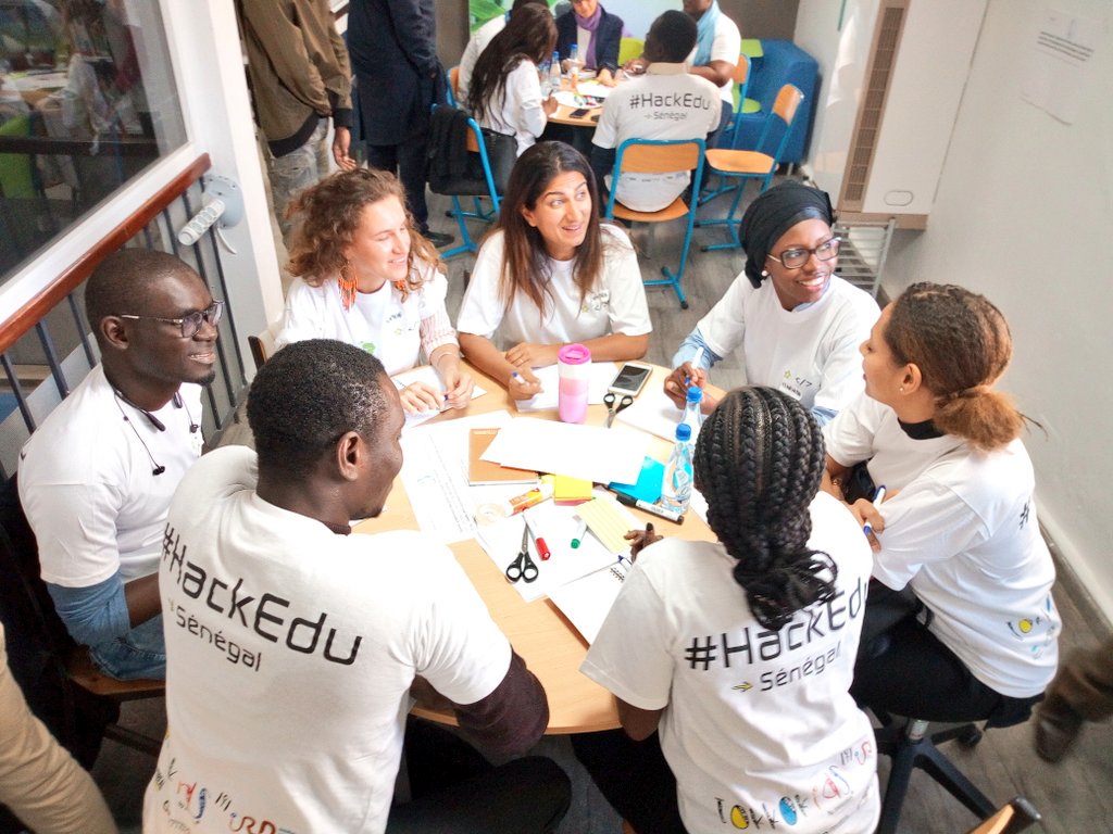 feusseul's tweet photo. Après une journée très riche de réflexion et d'échanges pour réinventer l'éducation de demain, 6 projets innovants seront présentés devant un jury avec la présence de l'Ambassadeur de la France au Sénégal
#HackEdu 
#FundEducation 
#EducationsEnPartage
#FinancerLeducation
#kebetu https://t.co/PdCu0NaBlZ