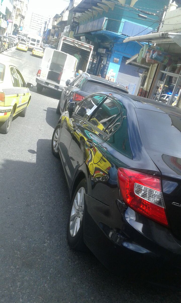 policiadepanama's tweet photo. Sé responsable y estaciónate en lugares indicados. Unidades de la Dirección Nacional de Operaciones del Tránsito realizan operativo en varios puntos de la capital. #AvenidaB https://t.co/K9HOYV00PX