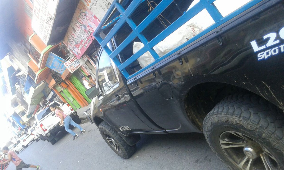policiadepanama's tweet photo. Sé responsable y estaciónate en lugares indicados. Unidades de la Dirección Nacional de Operaciones del Tránsito realizan operativo en varios puntos de la capital. #AvenidaB https://t.co/K9HOYV00PX
