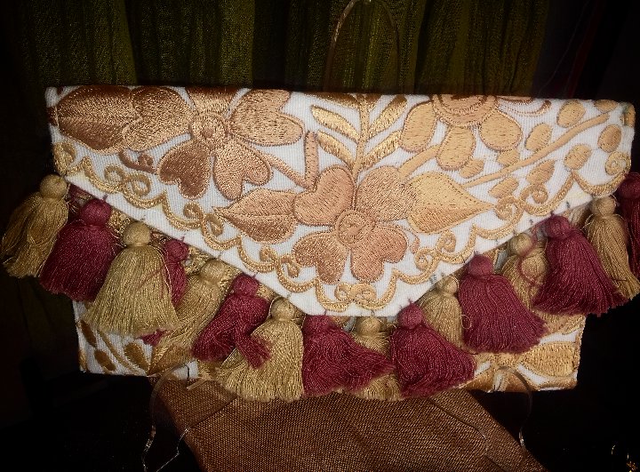 catedralboutiq's tweet photo. Clutch zinacatan con pompones excelente para combinarlo con lo que quieras y lucir un estilo original mexicano visítanos en:
Rodolfo Gómez # 108 col. Emiliano Zapata y Agustín Rodríguez # 267 entro 
#modamexicana #hechoamano #hechoenmexico #artesanosmexicanos https://t.co/uG9um2cEZf