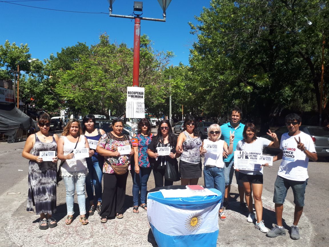 fodelprep's tweet photo. Algunas fotos de la gran jornada de hoy, reuniendo firmas en contra de la #ReformaPrevisional y compartiendo el mensaje por la Libertad a nuestrxs presxs políticxs. #BastaDePersecuciónPolítica https://t.co/lrUDaeUL5n