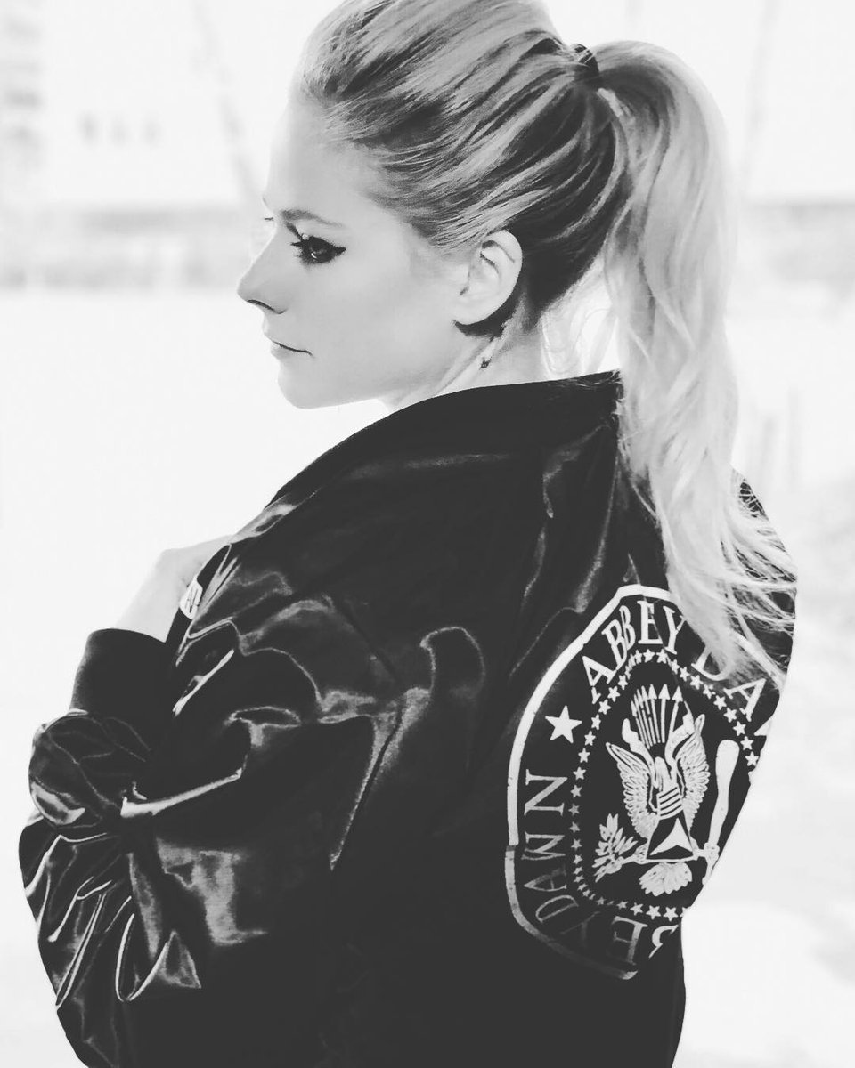 BestAvrilpics's tweet photo. Nueva foto de Avril subida a su Instagram! https://t.co/M5iyMUPI4o