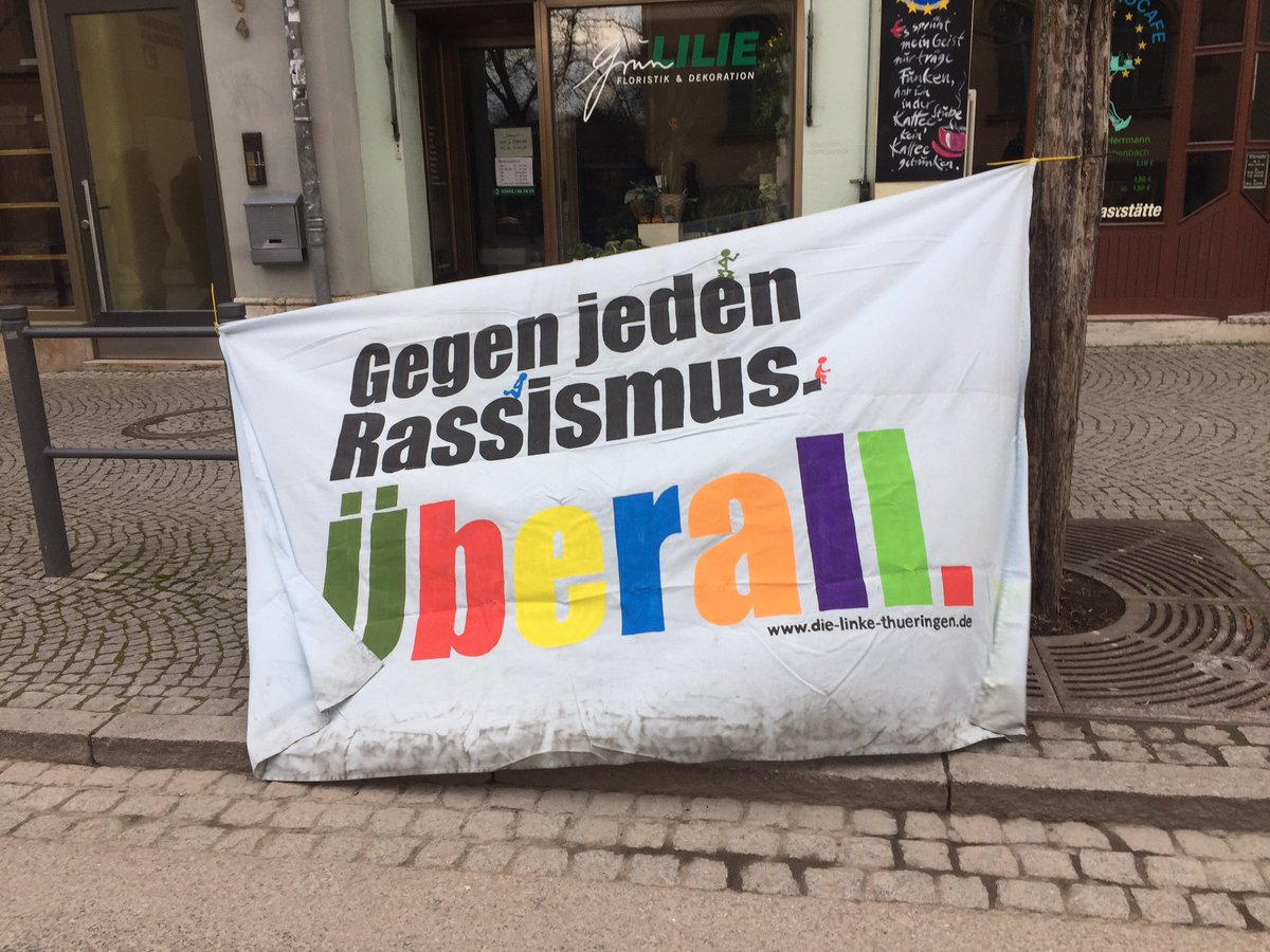 BineB's tweet photo. Danke an alle, die heut in Weimar Nazis die Stirn geboten haben! Schönen (warmen) Abend Euch 😘 #we0302 #weimargegenrechts https://t.co/GzSJfaugEm