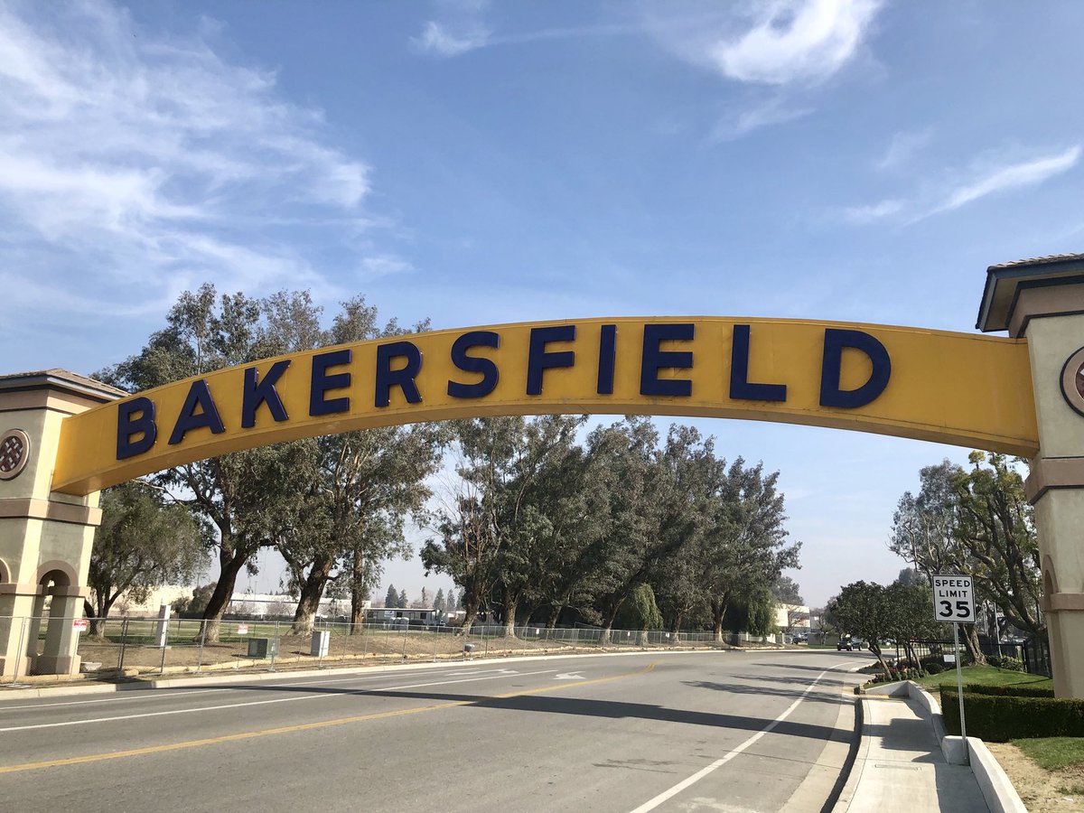 bobdillner's tweet photo. In Bakersfield, CA today - @janders2115 &amp; I will be calling the @SRLSWTourSeries #WinterShowdown @KernRaceway for @MAVTV &amp; @speed51dotcom - big names here including @KyleBusch #NASCAR https://t.co/hOShwxSpVI