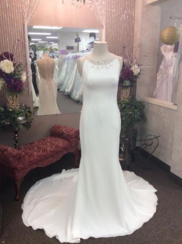 BridalAisleMn's tweet photo. Enzoani took our breath away with this tulle over crepe fit and flare gown with intricate beading on the neckline and special illusion back.
https://t.co/Z1KOupTKv7
#enzoani #beautifuldridal #fitandflare #engaged #2018engaged #bridalaisleboutique #weddingdress #weddinggown https://t.co/wJDhM4Jyfp
