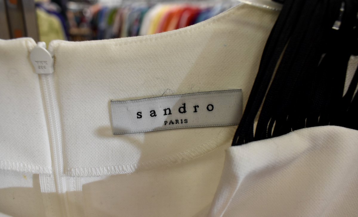 GoodwillWorks's tweet photo. Original department store price over $200. Goodwill price $4.69. #ShopGoodwill to find designer names for discount prices like this Sandro Paris White Blouse w/ Black Cut-Cloth Sleeves.
#ChicforCheap #Designer #Sandro #SandroParis #GoodDeals #GoodwillFinds #LuxforLess https://t.co/8hD1WtYFLk