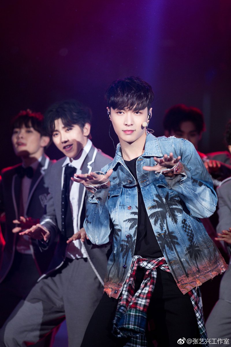babywaitasec's tweet photo. [WEIBO] 180203 Lay Studio Weibo Update @

📎https://t.co/OwXTglSgyJ

#TeamEXO #TwitterBestFandom #SoompiAwards PROMISE EXO by #Exofanbase via @c0nvey https://t.co/wHSSLEKj9x