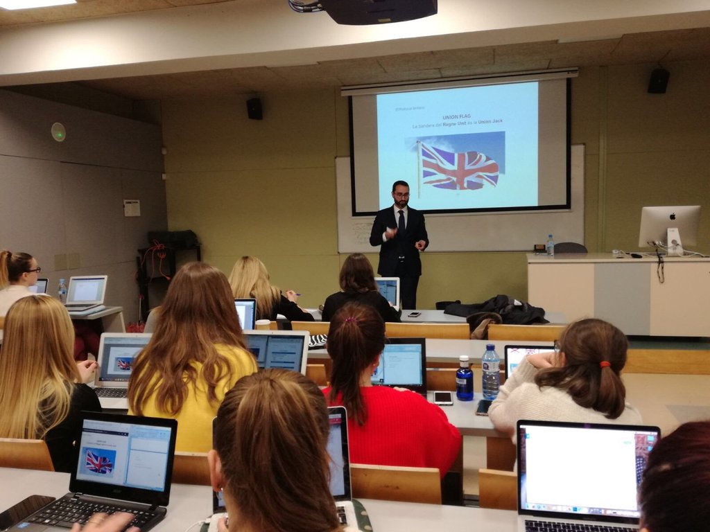 OstresJa's tweet image. Blanquerna : RT MProtocolCat: Aquesta setmana iniciem el mòdul #ProtocolInternacional amb les sessions #ProtocolBritànic 🇬🇧 i #ProtocolXinès 🇨🇳
Moltes gràcies oliviergonzalez i Zhou Yang per tan interessants sessions!  (via Tw… )