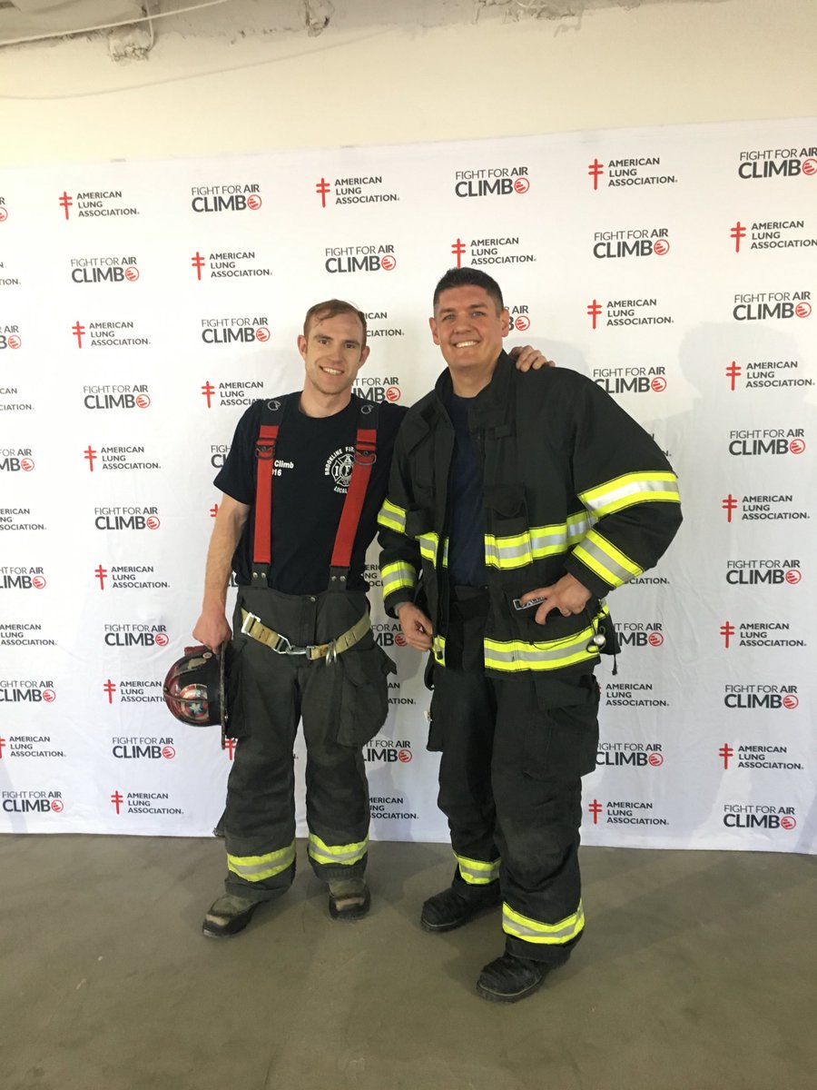 TheCraigC's tweet photo. Tough keeping up with this all-star @OHhey_JAuf @BostonFightForAirClimb:RaceUpBostonPlace #BostonClimb @BrooklineFD https://t.co/hGft1E8WcM