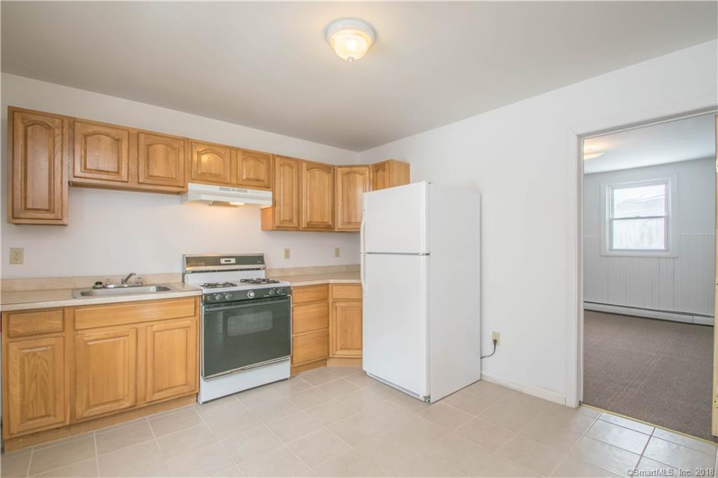 instantrealtor's tweet photo. For sale in Waterbury!! Multi Family with great cash flow. Remodeled first floor apartments , detached 5 car garage. Off street parking. Great commuter location. $299,900. #realestate #waterbury #waterburyct #connecticut #CTrealestate #multifamilyhome #listing #sellingCT #Realtor https://t.co/EZSjEUAHwr