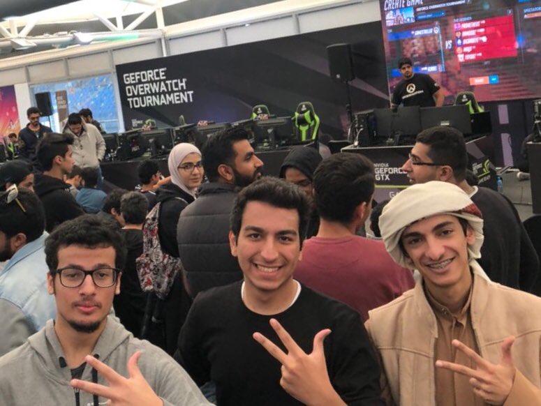 dizzyyXD's tweet photo. اخيرا قابلت اساطير اوفر واتش 😀 @KssarPlayz @lorpq8 https://t.co/nljGcJ57c1