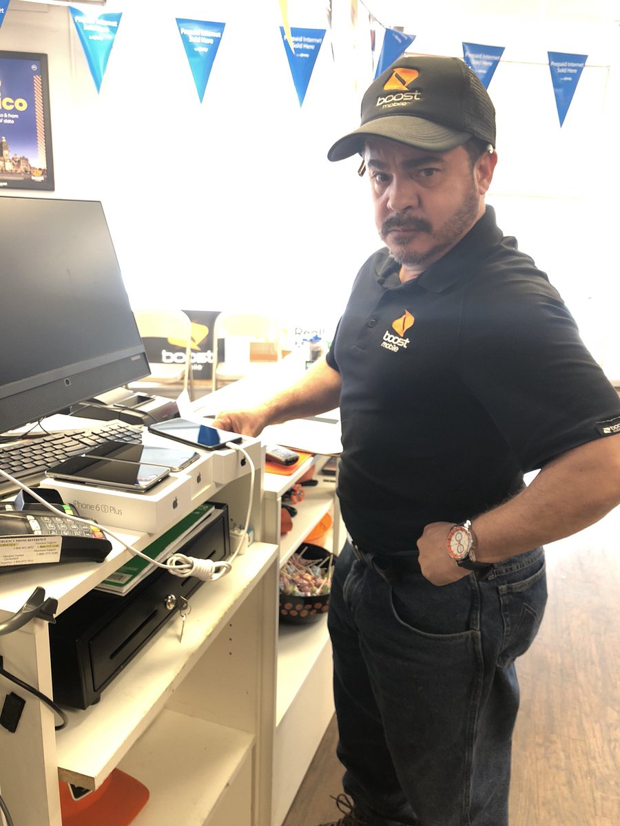 Mr. Michael at #richfield doing big things dispute this snow storm @BoostMobileRob <a href="/RyanMaierMN/">Ryan Maier</a> @MidwestPPDSOM @MichelleF_MN <a href="/DeVriesPaul/">Paul DeVries</a> <a href="/BoostMidwest/">BoostMobileMidwest</a> <a href="/boostmobile/">Boost Mobile</a>