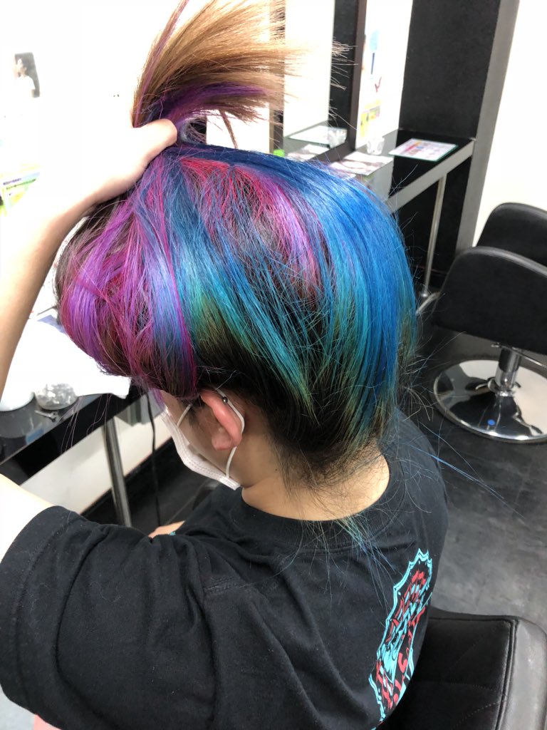 ヘアーラウンジカルネ 熊谷真人 No Twitter ビビットな インナーカラー で目立ち度抜群 T Co Uswd9zwxcj 滝川市美容室 滝川美容室 外国人風カラー マニックパニック マニックパニックピンク マニックパニック青 マニックパニック紫 インナーカラー