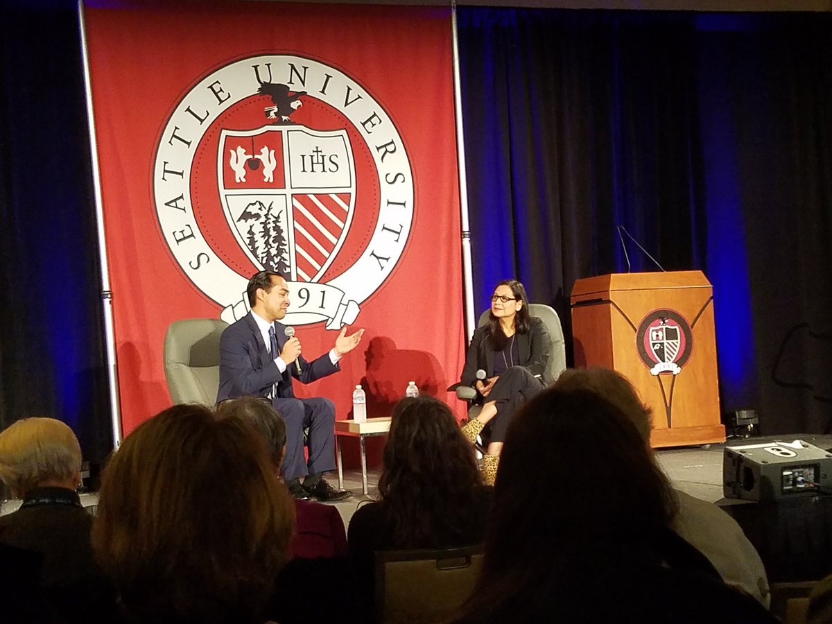 AthenaMak's tweet photo. @JulianCastro on the importance of civic engagement, because "the squeaky wheel gets the grease." #CrosscutFest https://t.co/hsOu4XNFrQ