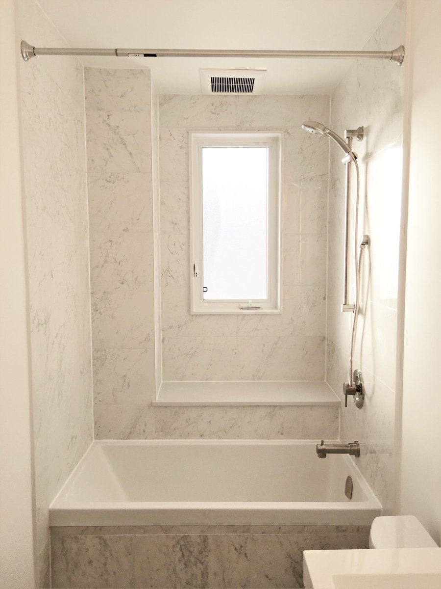 LampertRenos's tweet photo. For this renovation we used a beautiful porcelain tile that looks like real marble! We also used brushed nickle fixtures and quartz for an elegant and timeless style.
More projects: https://t.co/KTyJHEnYSi https://t.co/iFI0f4cIOL