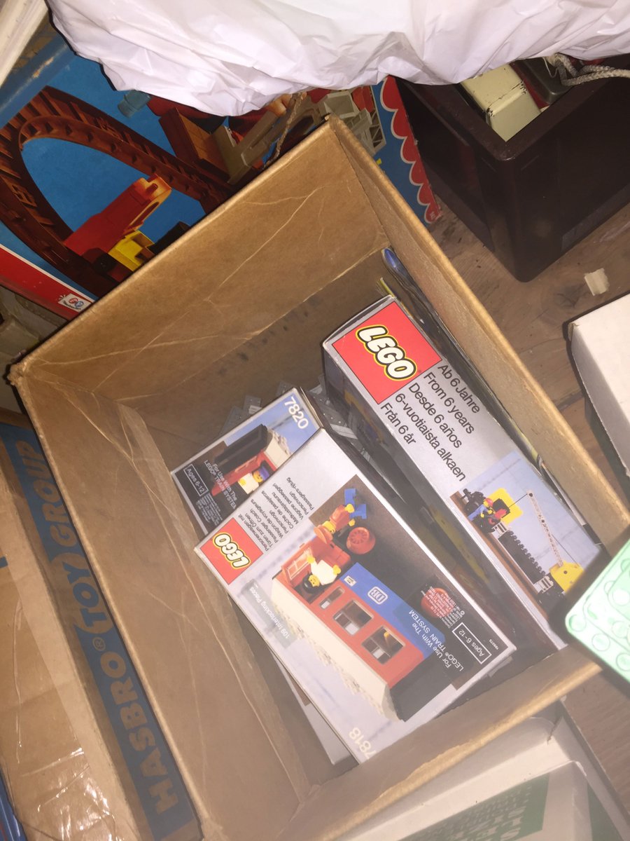 LEGO_4_Sale's tweet photo. Nice little find while cleaning out my parents' house today...

#lego #legotrains #hiddentreasure #80stoys #retrotoys https://t.co/vMRvL76tgG