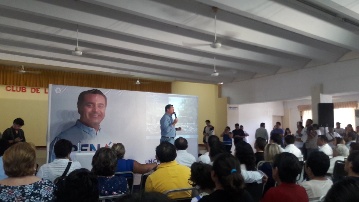 WirleyCarballo's tweet photo. Para que  #Mérida siga brillando con @RenanBarrera seguiremos la continuidad de buenos gobiernos.
#ElCaminoSeguro ✌💙💙
#CanbiemosLaHistoria https://t.co/FdxC4W6IzM