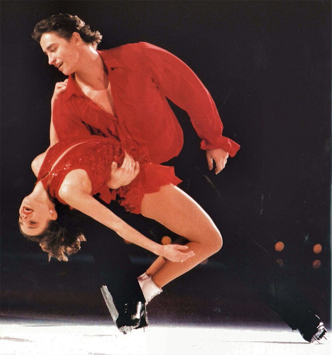 starsonice's tweet photo. 2-time Olympic Champions @KatiaGordeeva &amp; Sergei Grinkov made us fall in love with pair skating with their exquisite performances in Calgary &amp; Lillehammer. They graced #StarsOnIce together for 3 years &amp; we were overjoyed to feature Katia as a soloist for 10 more! #SOIArchives https://t.co/zU1y5xrxXu