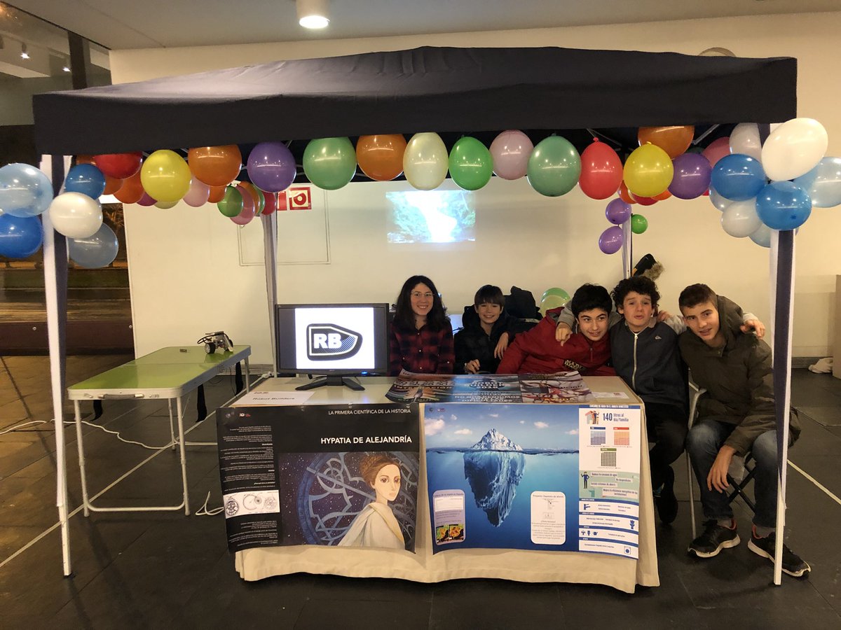 Robot_Builders's tweet image. Con el stand casi listo para la #fllnavarra ! Vamos #robotbuilders de @sancernin #LEGO