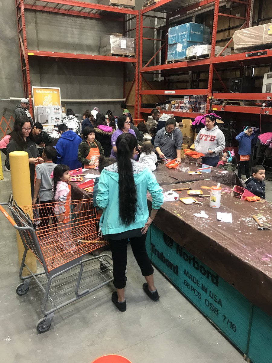 hd0507's tweet photo. Great turn out for the kids workshop! https://t.co/E2xx2IrFxc